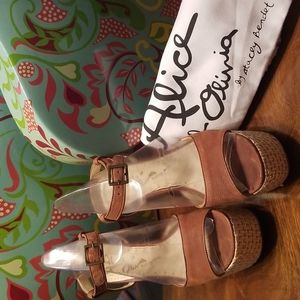 ALICE & OLIVIA PLATFORM SANDALS - Size 8
